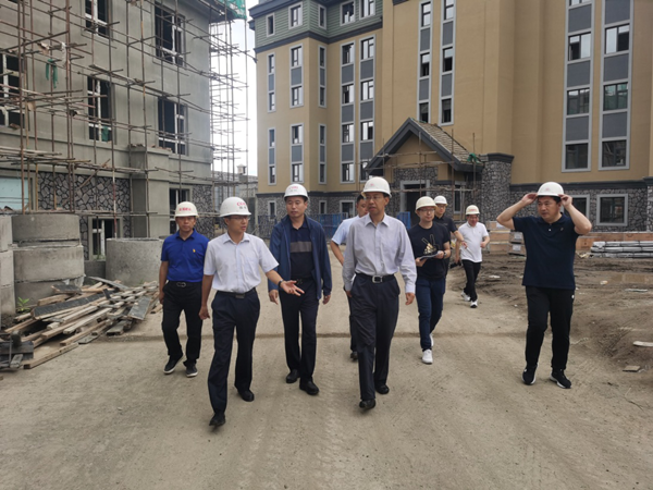 1长白山管委会向导视察尊龙凯时人生就是搏·山河府项目_副本.png