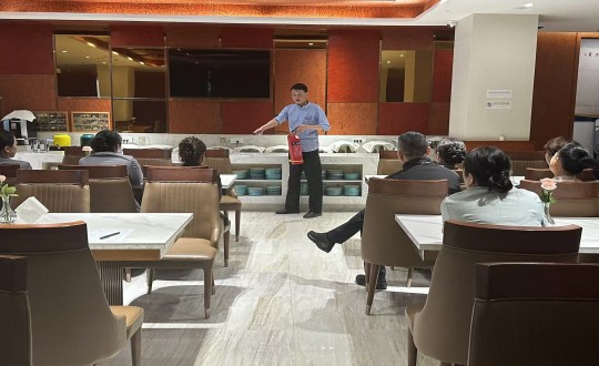 2.长白山尊龙凯时人生就是搏旅馆组织开展消防清静培训_副本.jpg
